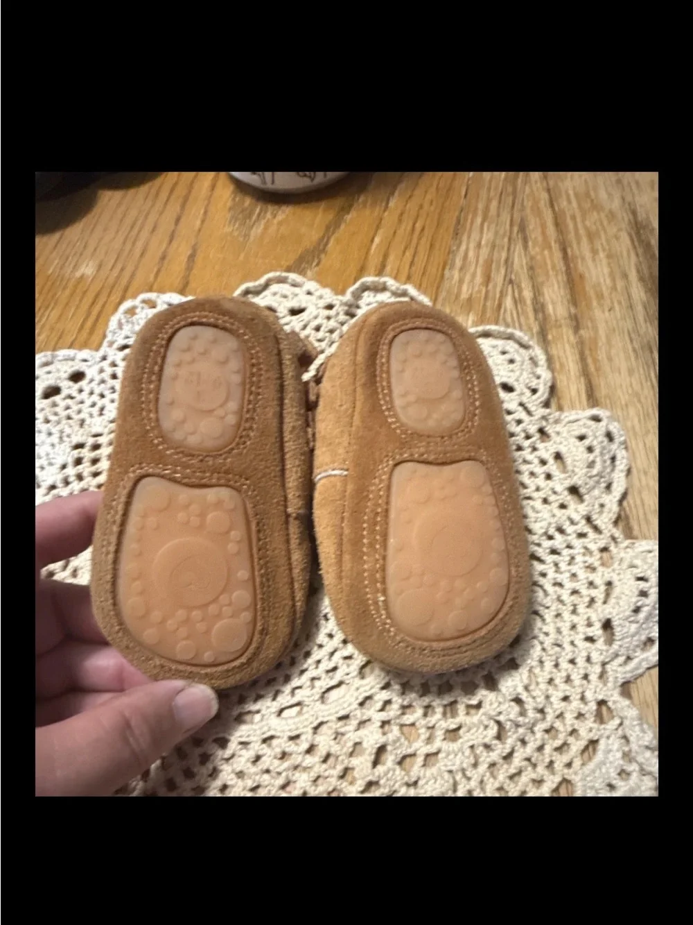 Source Unknown Tan Baby Moccasin Booties with White Faux Fur